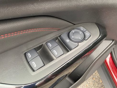 Used 2025 Chevrolet Trax RS w/ Sunroof Package FWD image 19