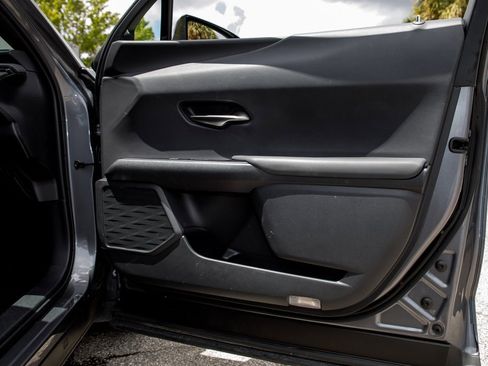 Used 2019 Lexus UX 200 image 36