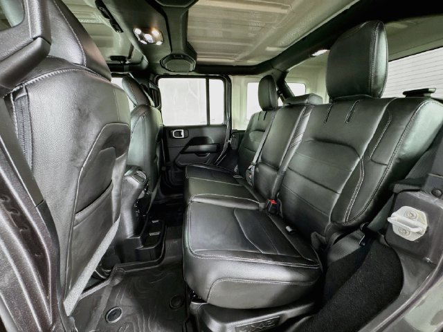 Used 2022 Jeep Wrangler Unlimited Sahara w/ Cold Weather Group AWD/4WD image 30