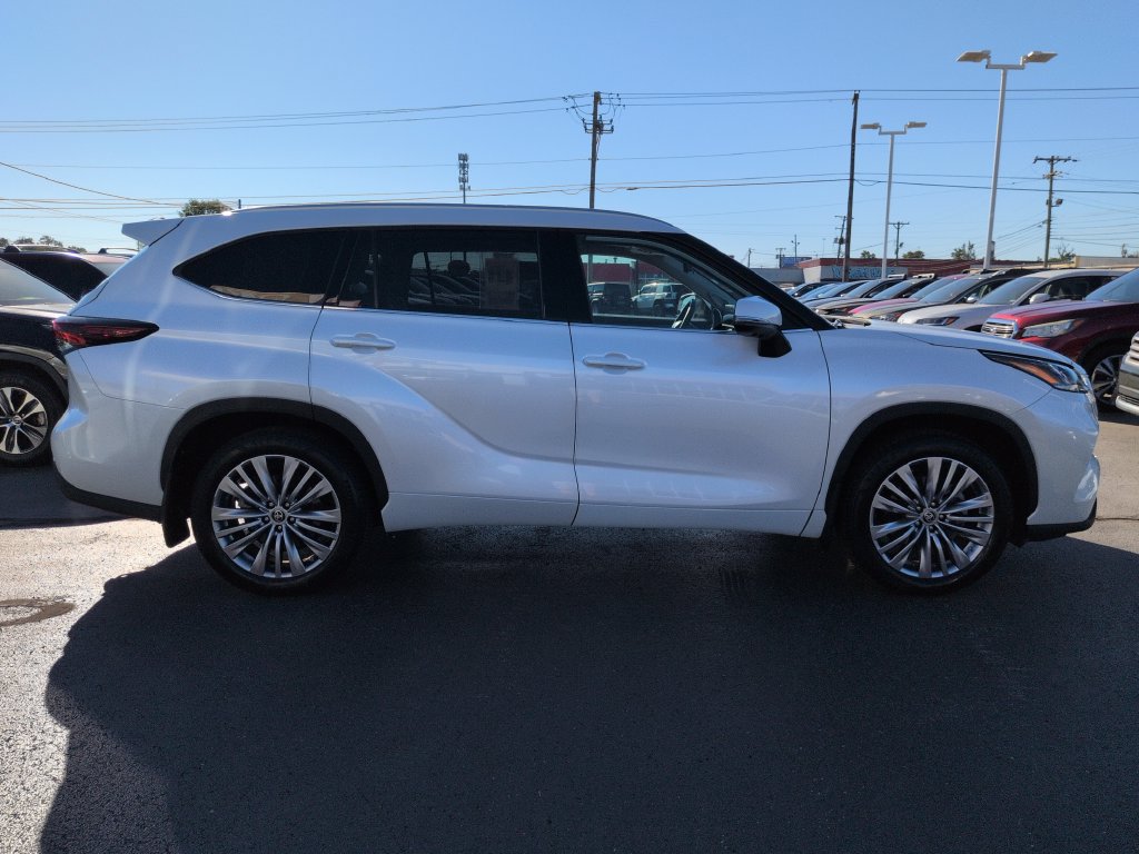Used 2024 Toyota Highlander Platinum AWD/4WD image 6