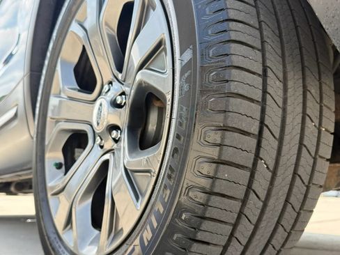 Used 2018 Ford Explorer XLT w/ Equipment Group 202A AWD/4WD image 8