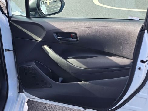 Used 2022 Toyota Corolla LE image 4