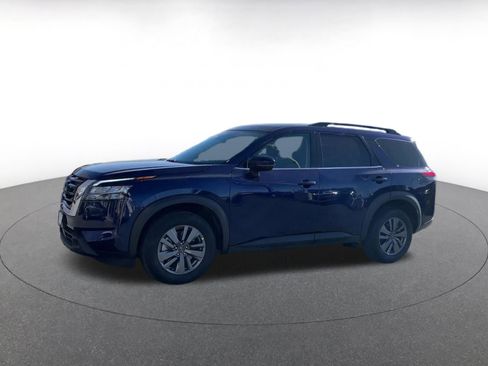 Used 2025 Nissan Pathfinder SV image 8