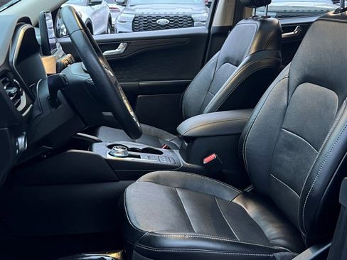 Used 2020 Ford Escape Titanium image 19