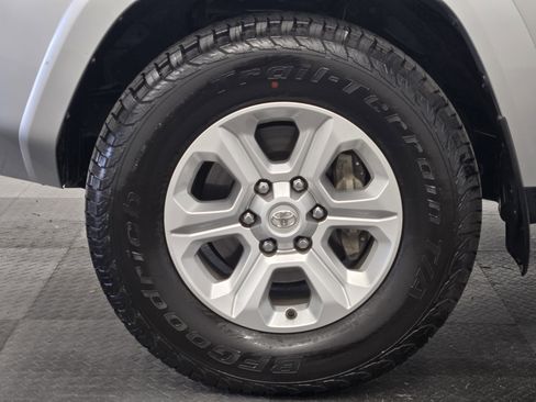 Used 2022 Toyota 4Runner SR5 Premium w/ Moonroof Package RWD image 10