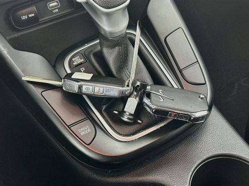 Used 2025 Kia Soul LX w/ LX Technology Package FWD image 25