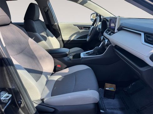 Used 2023 Toyota RAV4 XLE image 15