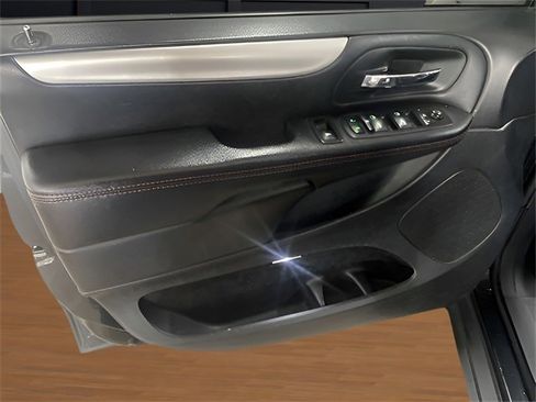 Used 2017 Dodge Grand Caravan GT image 39