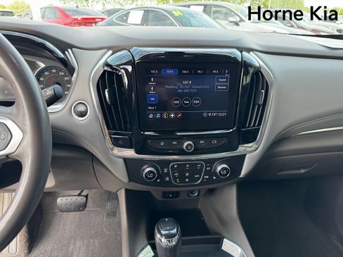 Used 2020 Chevrolet Traverse LT image 21