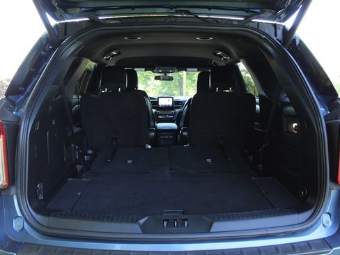 Used 2020 Ford Explorer XLT w/ Equipment Group 202A AWD/4WD image 23