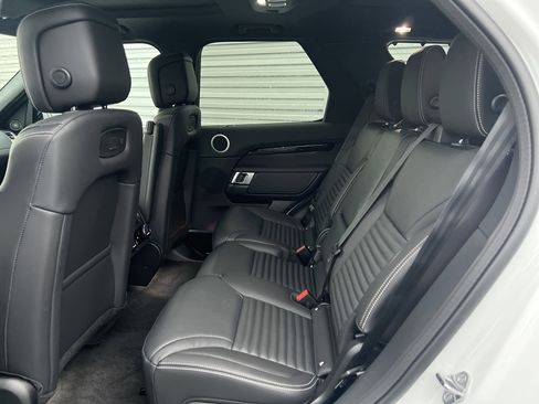 New 2026 Land Rover Discovery S image 8