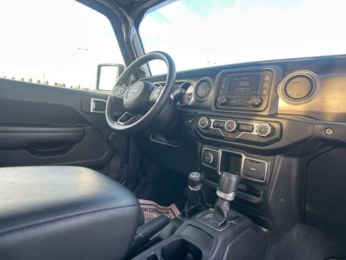 Used 2021 Jeep Gladiator Sport image 44
