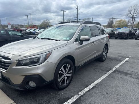 Used 2019 Subaru Outback 2.5i Limited AWD/4WD image 1