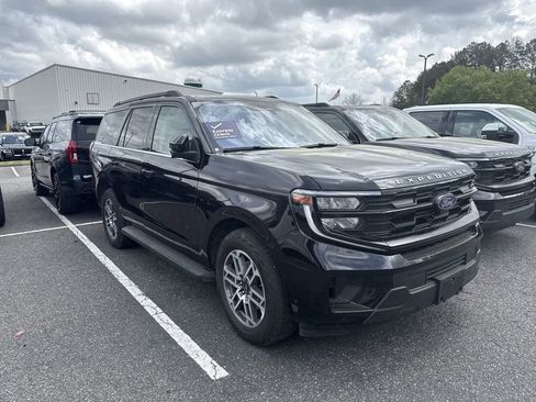 Used 2025 Ford Expedition Active image 2