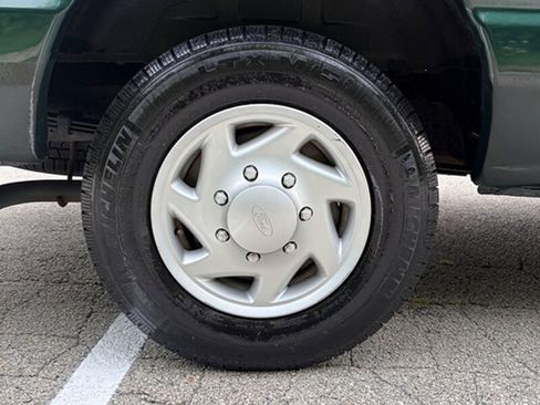 Used 2009 Ford E-150 and Econoline 150 Wagon RWD image 23