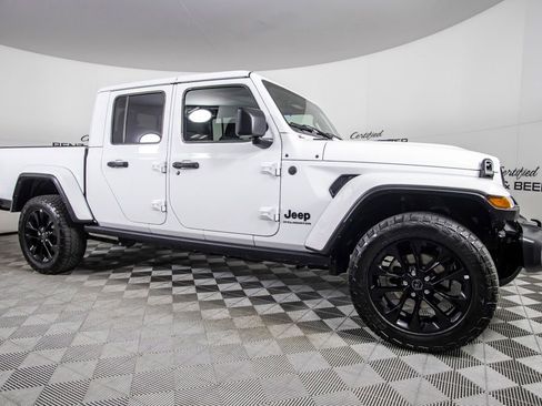 Used 2025 Jeep Gladiator Sport AWD/4WD image 2