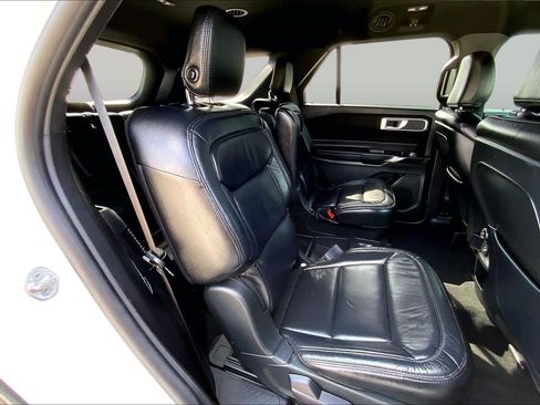 Used 2020 Ford Explorer XLT w/ Comfort Package AWD/4WD image 20