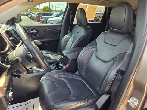 Used 2018 Jeep Cherokee Limited AWD/4WD image 15