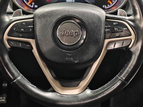Used 2014 Jeep Grand Cherokee Laredo w/ 18" Wheel & 8.4" Radio Group AWD/4WD image 5