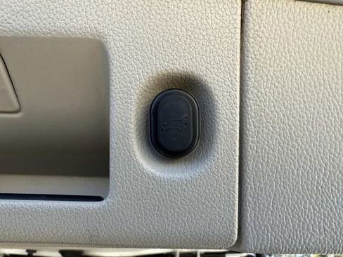 Used 2018 Cadillac Escalade ESV Premium Luxury image 13