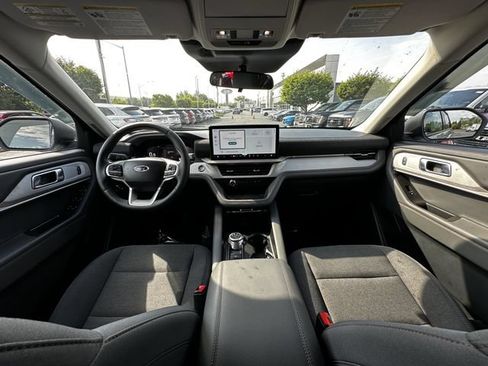 Certified 2025 Ford Explorer Active AWD/4WD image 3