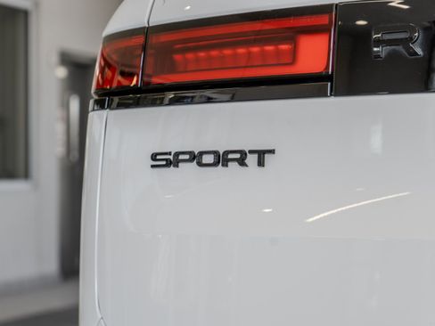 Used 2025 Land Rover Range Rover Sport SE image 22