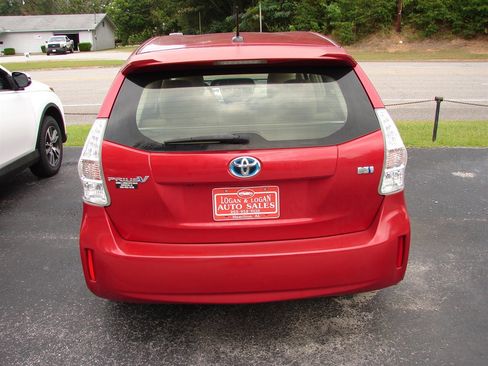 Used 2014 Toyota Prius V image 4