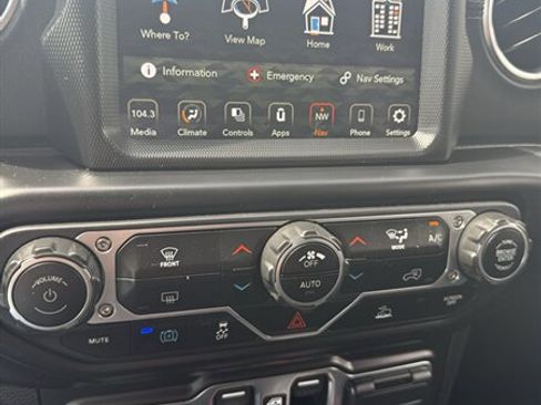 Used 2023 Jeep Wrangler Unlimited Sahara AWD/4WD image 17