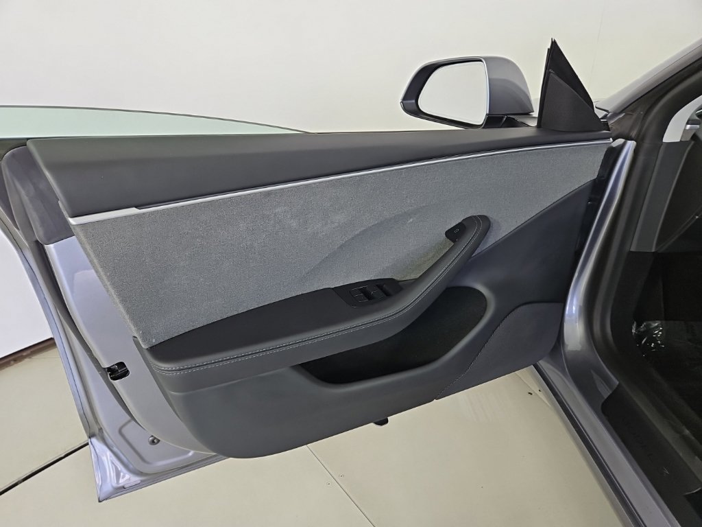 Used 2025 Tesla Model 3 Long Range RWD image 11