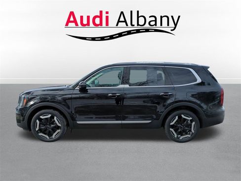 Used 2023 Kia Telluride S image 3