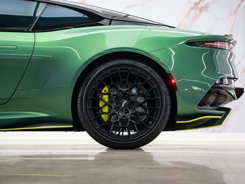 Used 2023 Aston Martin DBS Coupe image 5