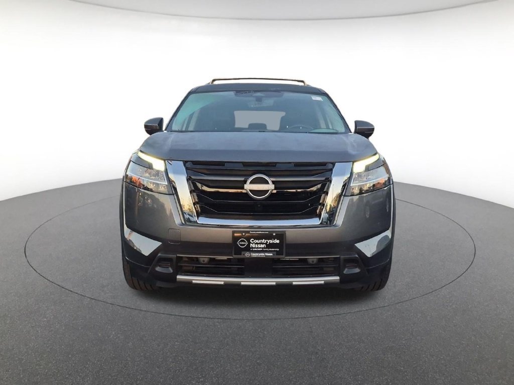 Used 2024 Nissan Pathfinder Platinum w/ Cargo Package AWD/4WD image 2