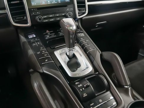 Used 2017 Porsche Cayenne Platinum Edition AWD/4WD image 29