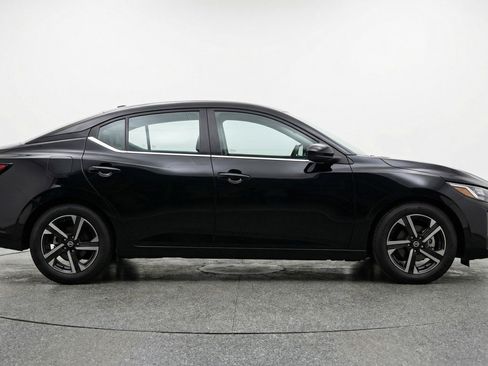 Used 2025 Nissan Sentra SV image 9