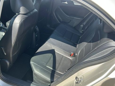 Used 2014 Volkswagen Jetta SE FWD image 12