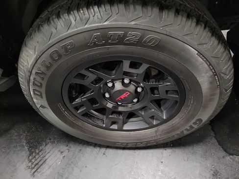 Used 2023 Toyota 4Runner TRD Off-Road Premium w/ Off Road Premium Plus Package image 10