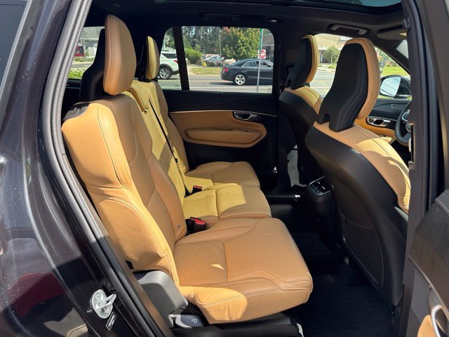 Certified 2023 Volvo XC90 B6 Ultimate w/ Protection Package Premier AWD/4WD image 13