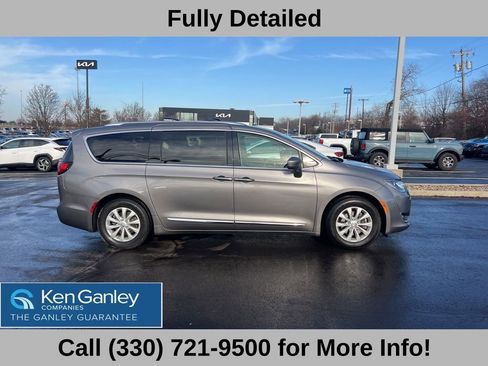 Used 2018 Chrysler Pacifica Touring-L image 7