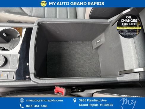 Used 2022 Volkswagen Atlas Cross Sport SEL Premium R-Line AWD/4WD image 26