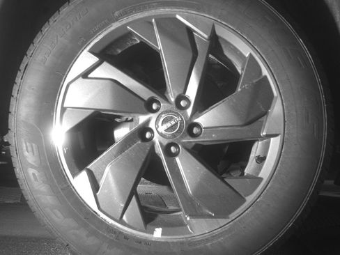 Used 2025 Nissan Rogue SV image 15