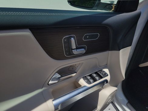 Used 2026 Mercedes-Benz GLB 250 image 17