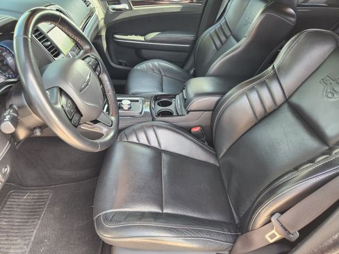 Used 2023 Chrysler 300 C RWD image 11