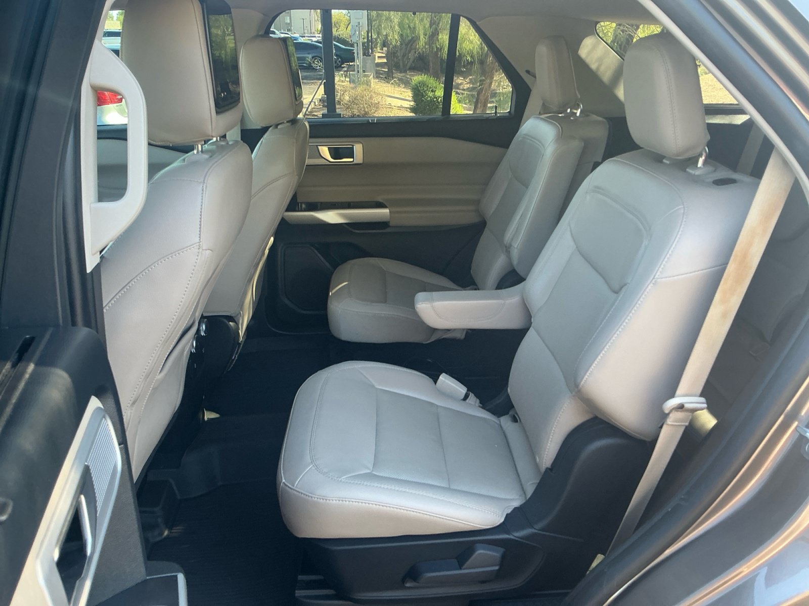 Used 2021 Ford Explorer Limited w/ Equipment Group 301A RWD image 17