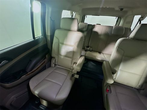 Used 2020 Chevrolet Suburban Premier image 12