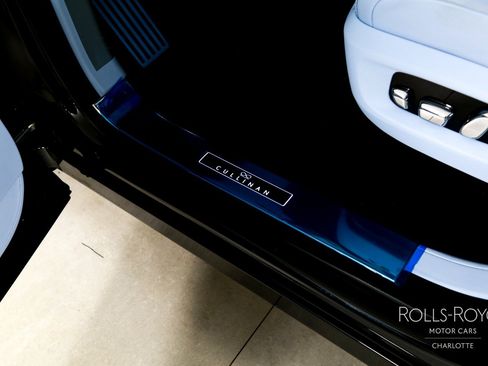 New 2027 Rolls-Royce Cullinan Black Badge AWD/4WD image 17