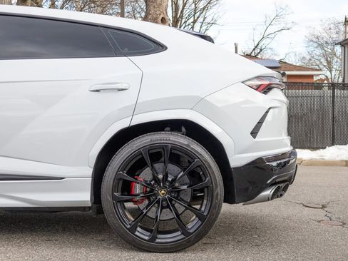 Used 2022 Lamborghini Urus image 16