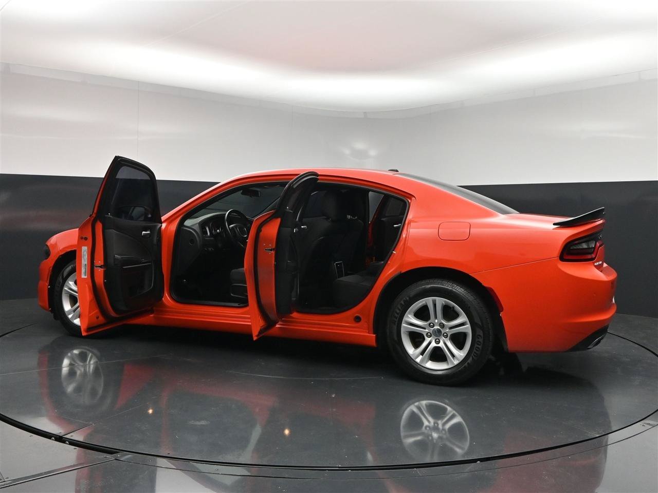Used 2018 Dodge Charger SXT RWD image 38