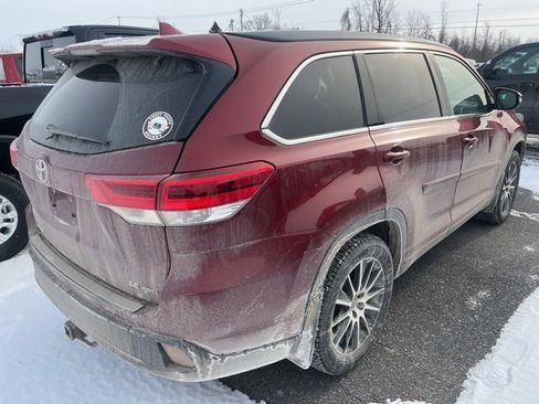 Used 2018 Toyota Highlander SE image 3