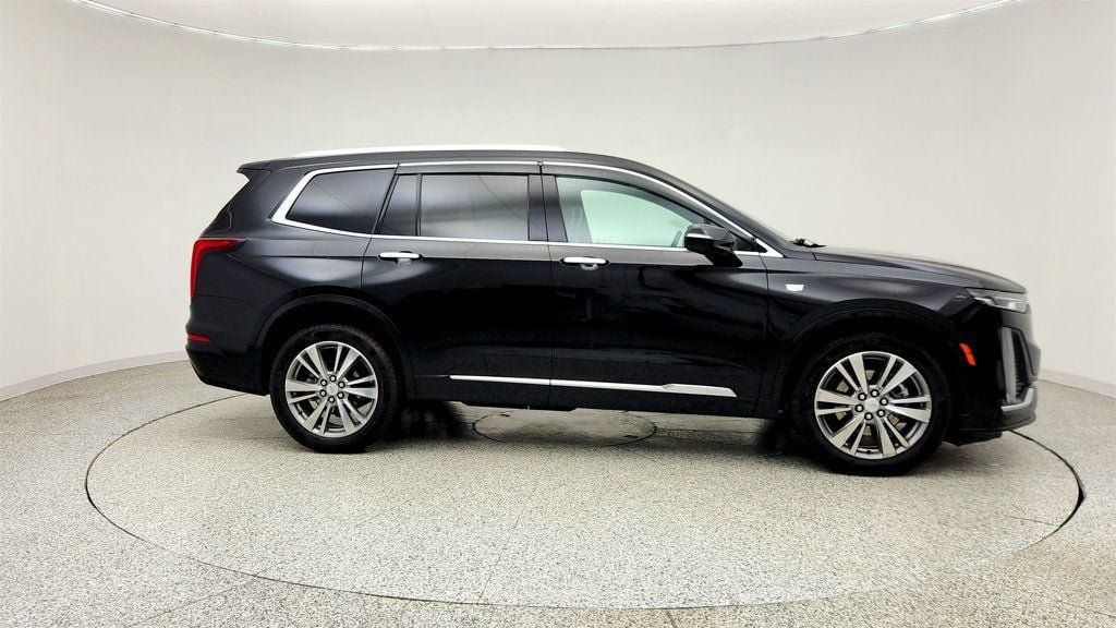 Used 2022 Cadillac XT6 Premium Luxury w/ Technology Package AWD/4WD image 4