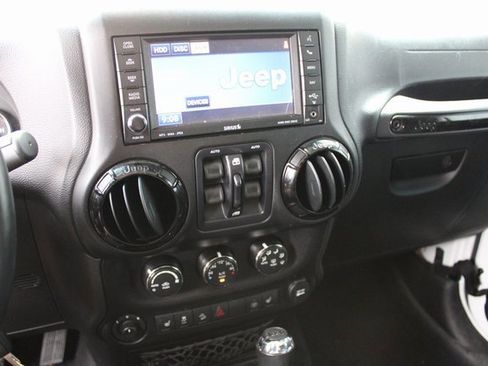 Used 2015 Jeep Wrangler Unlimited Sahara image 6